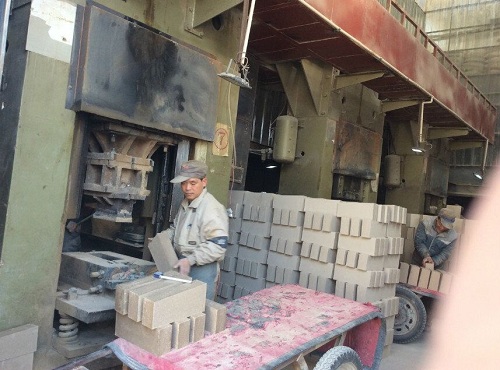 Automatic refractory brick presses